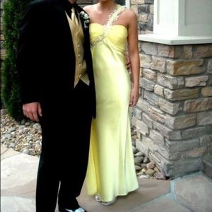Yellow one shoulder prom dress